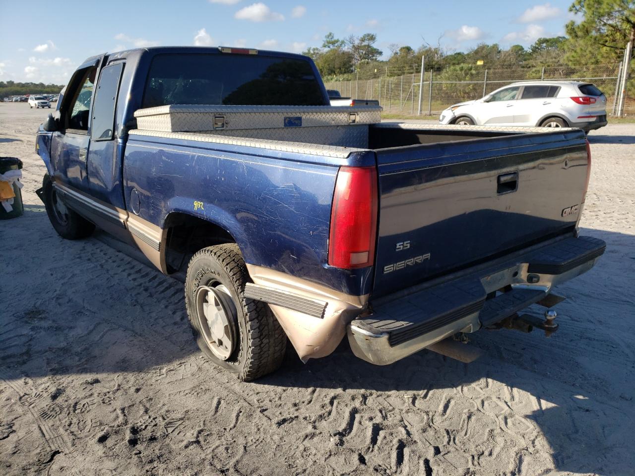 Photo 3 from auction – 1998 GMC SIERRA C15 with VIN 2GTEC19R2W1520332