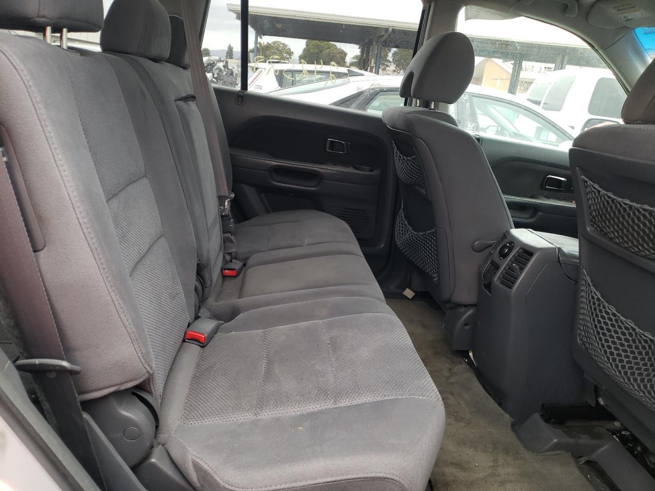 Photo 6 from auction – 2006 HONDA PILOT EX with VIN 5FNYF18486B003575