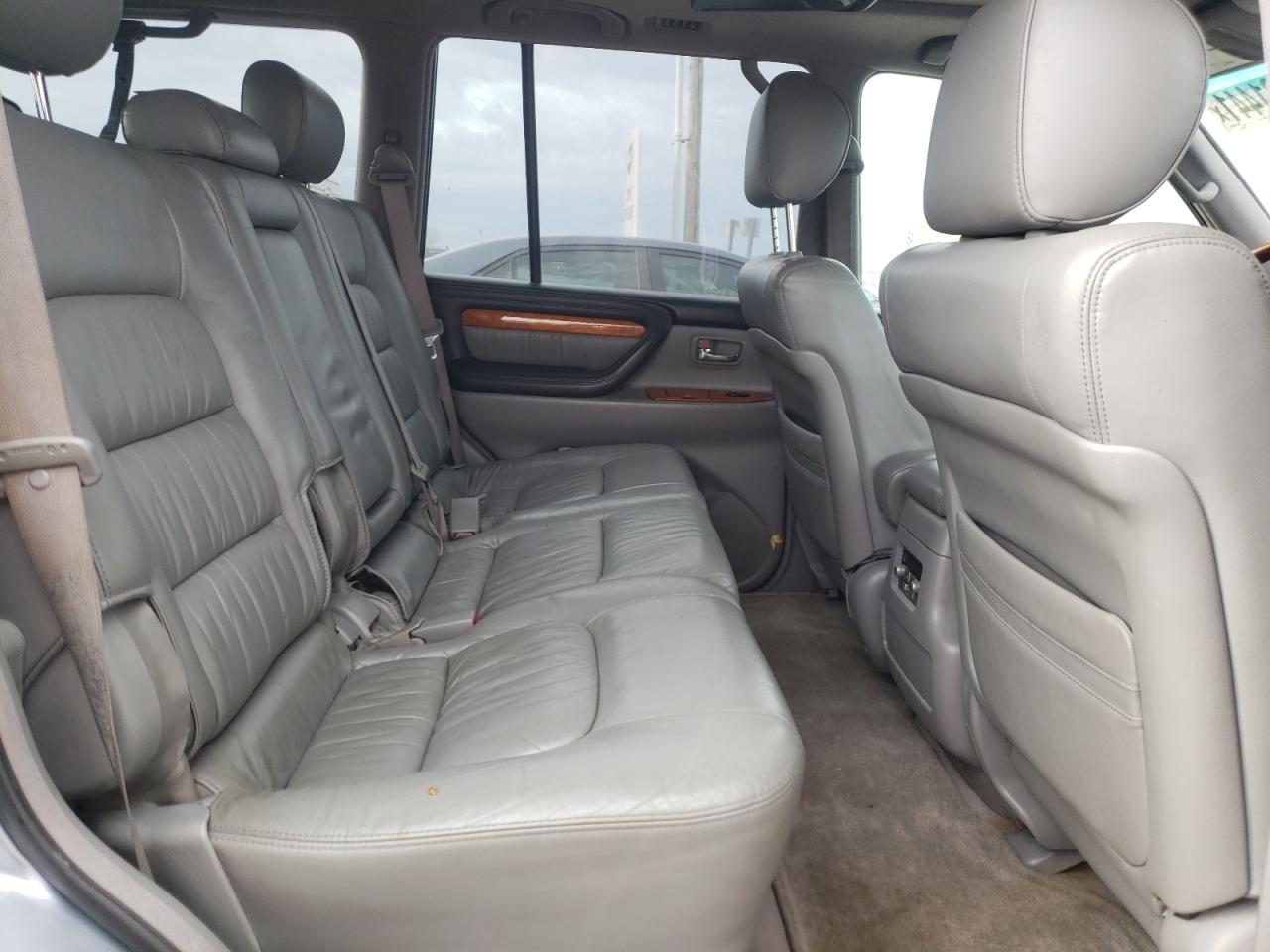 Photo 6 from auction – 2005 LEXUS LX 470 with VIN JTJHT00W153553175