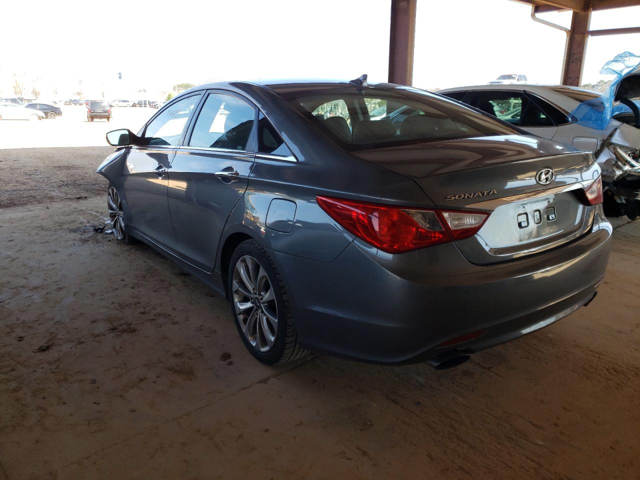 Photo 3 from auction – 2011 HYUNDAI SONATA SE with VIN 5NPEC4ACXBH122013
