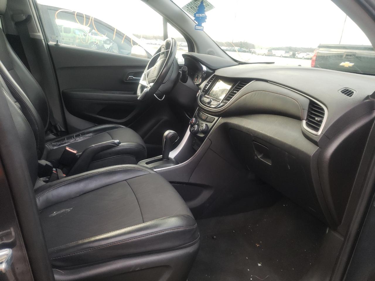 Photo 5 from auction – 2019 CHEVROLET TRAX 1LT with VIN 3GNCJLSB0KL392999
