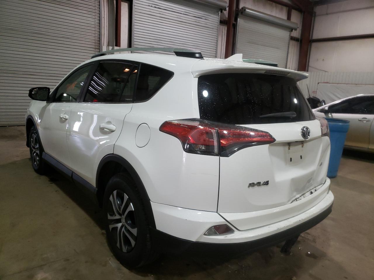 Photo 3 from auction – 2016 TOYOTA RAV4 LE with VIN 2T3ZFREV9GW305761