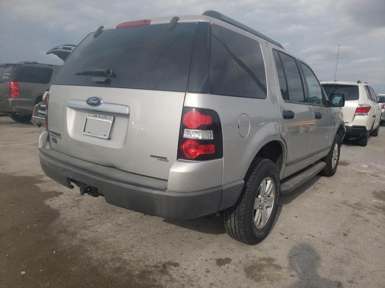 Photo 4 from auction – 2006 FORD EXPLORER X with VIN 1FMEU62E16UA82582