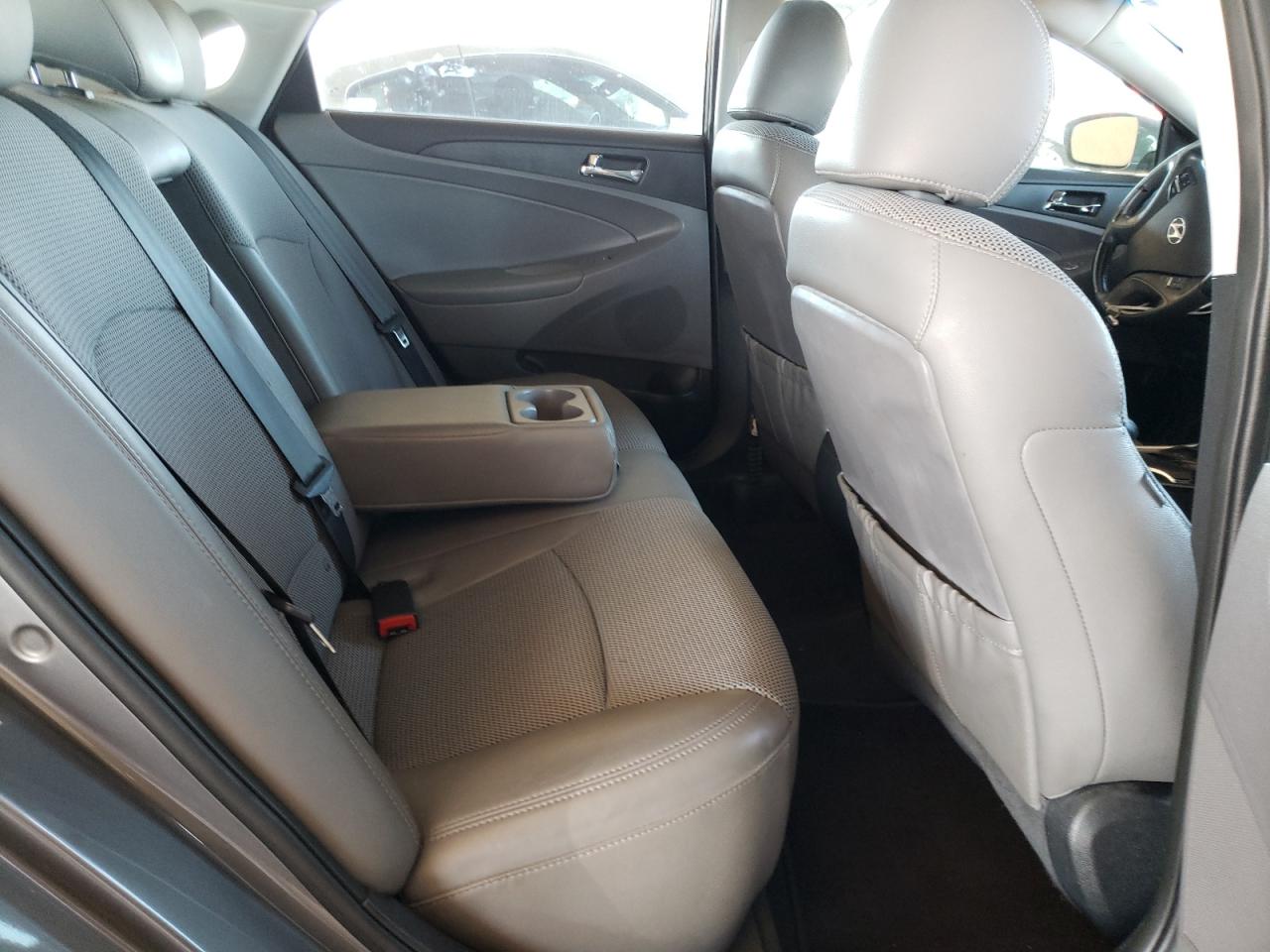 Photo 6 from auction – 2011 HYUNDAI SONATA SE with VIN 5NPEC4ACXBH122013