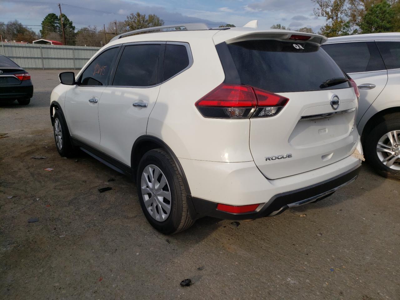 Photo 3 from auction – 2017 NISSAN ROGUE S with VIN JN8AT2MTXHW138086
