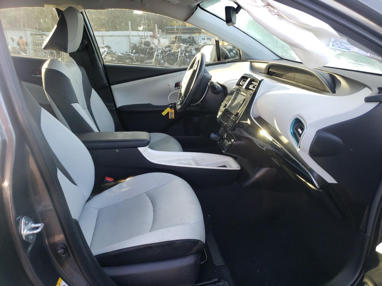 Photo 5 from auction – 2017 TOYOTA PRIUS with VIN JTDKARFU2H3038957