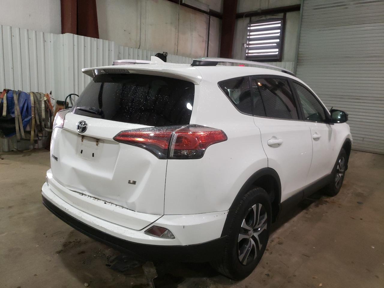Photo 4 from auction – 2016 TOYOTA RAV4 LE with VIN 2T3ZFREV9GW305761