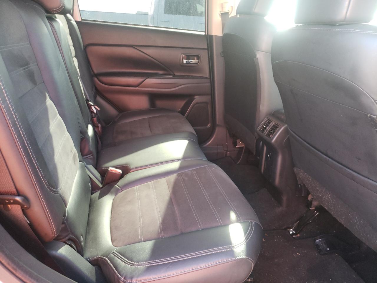 Photo 6 from auction – 2019 MITSUBISHI OUTLANDER with VIN JA4AD3A38KJ001990