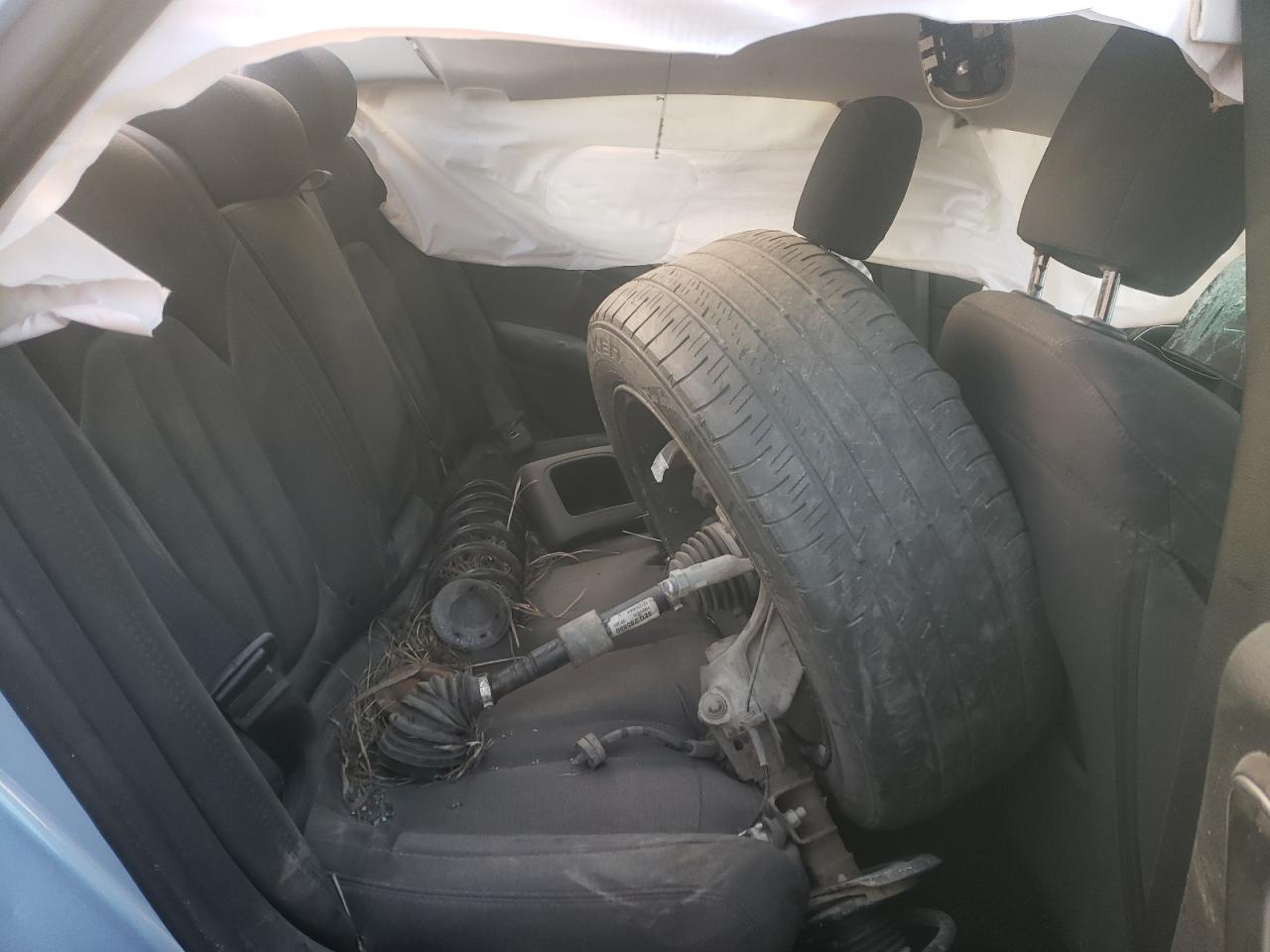 Photo 6 from auction – 2015 CHRYSLER 200 LIMITE with VIN 1C3CCCAB2FN653810