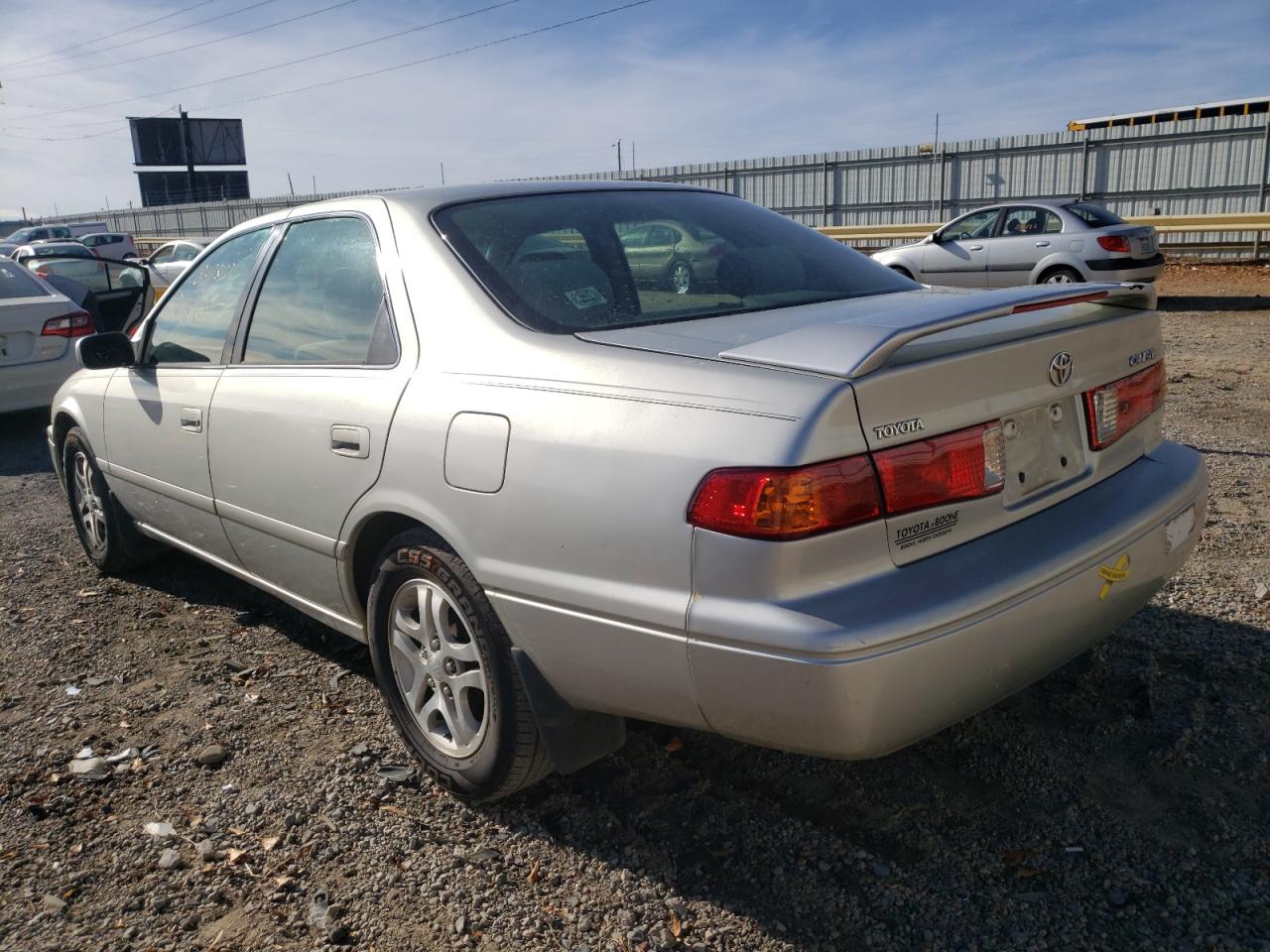 Photo 3 from auction – 2000 TOYOTA CAMRY CE with VIN 4T1BG22K3YU650505