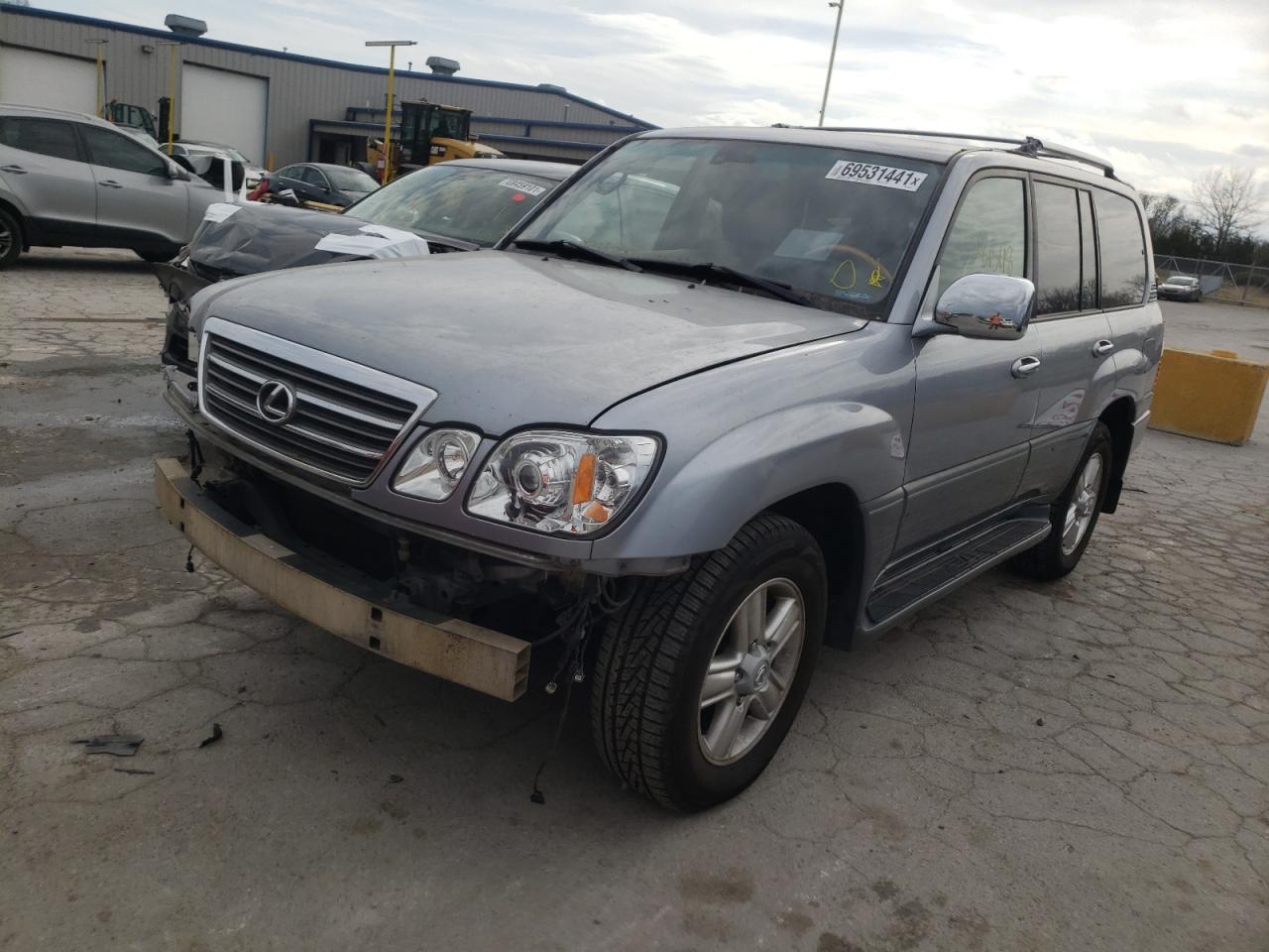 Photo 2 from auction – 2005 LEXUS LX 470 with VIN JTJHT00W153553175