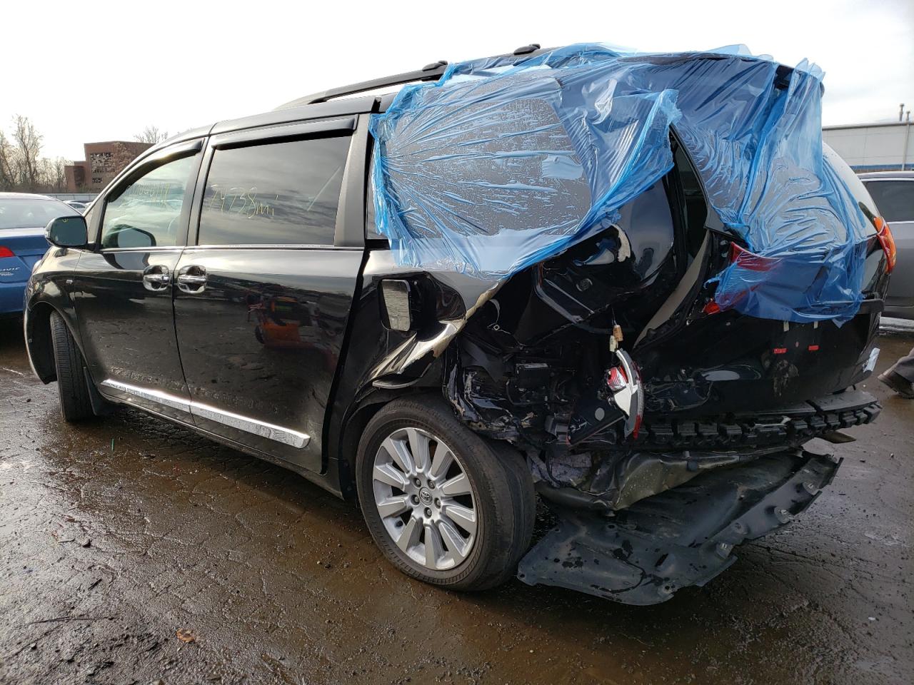 Photo 3 from auction – 2016 TOYOTA SIENNA XLE with VIN 5TDDK3DC6GS138182