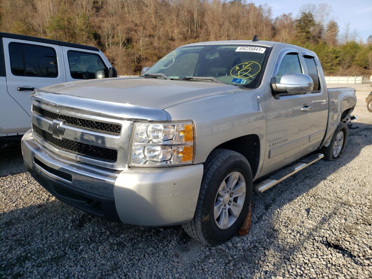 Photo 2 from auction – 2011 CHEVROLET SILVERADO with VIN 1GCRKREA8BZ373809