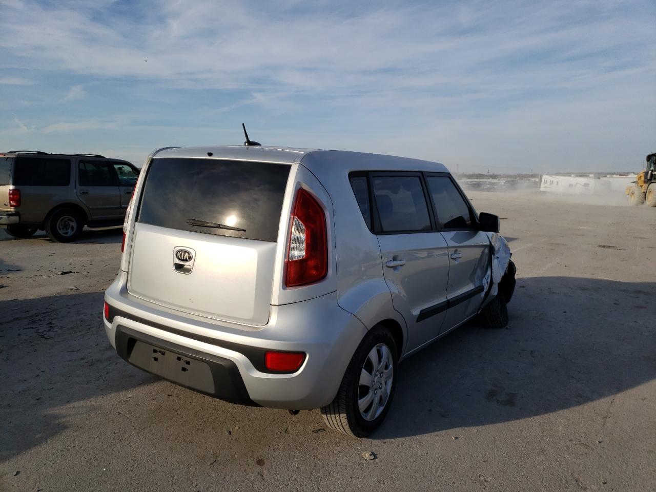 Photo 4 from auction – 2012 KIA SOUL with VIN KNDJT2A5XC7444239