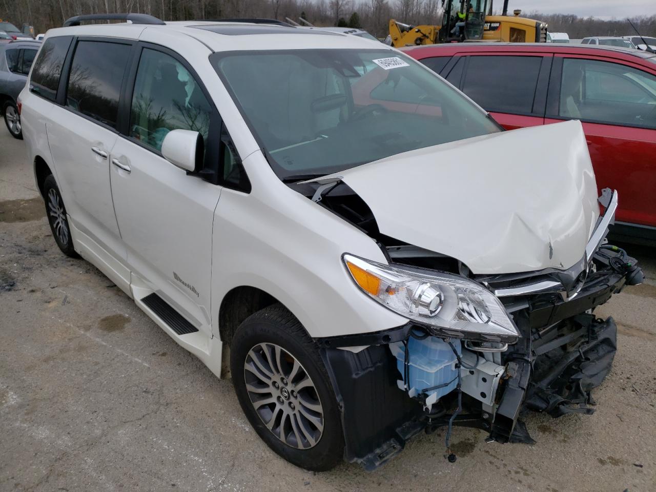 TOYOTA SIENNA XLE 2018 with VIN 5TDYZ3DC6JS937142 - Photo from auction