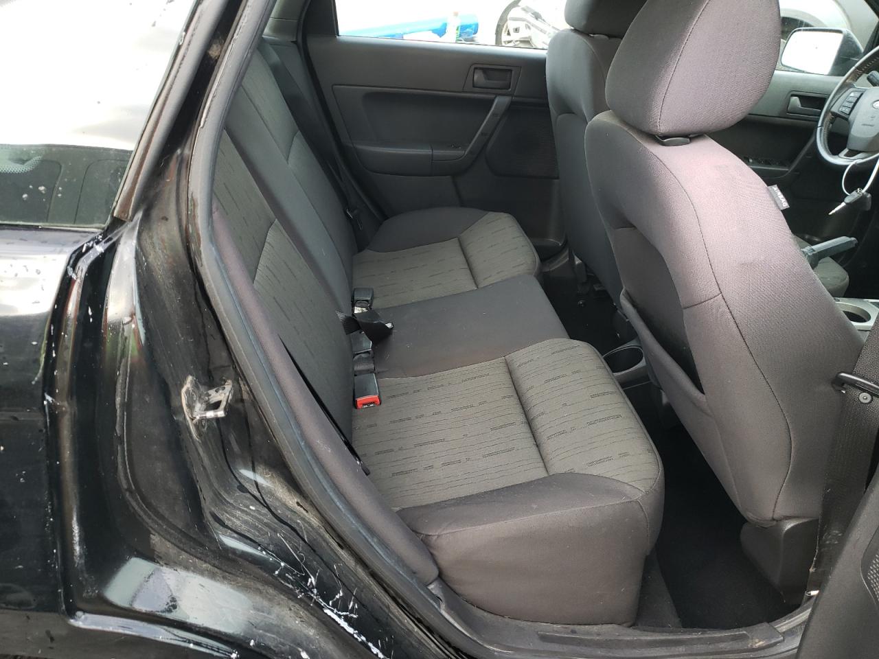 Zdjęcie 6 z aukcji – 2011 FORD FOCUS SE z VIN 1FAHP3FN5BW159556