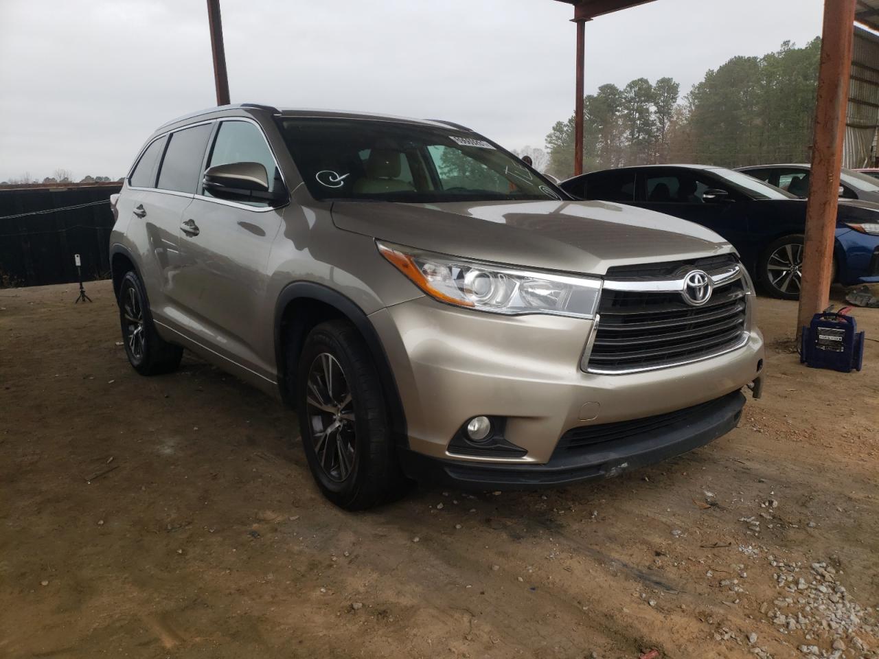TOYOTA HIGHLANDER 2016 with VIN 5TDKKRFH2GS500754 - Photo from auction