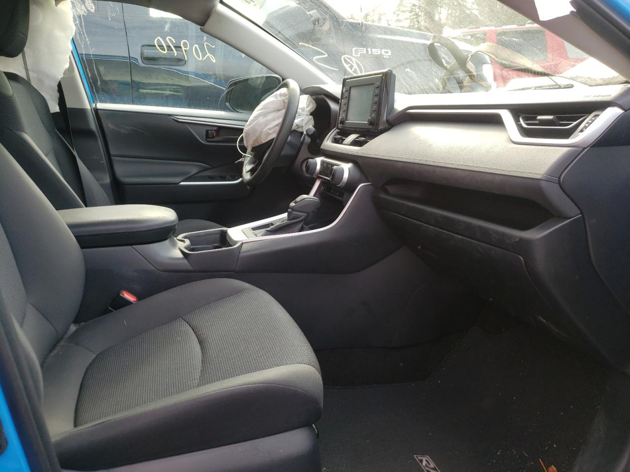 Photo 5 from auction – 2019 TOYOTA RAV4 LE with VIN 2T3H1RFVXKW052094