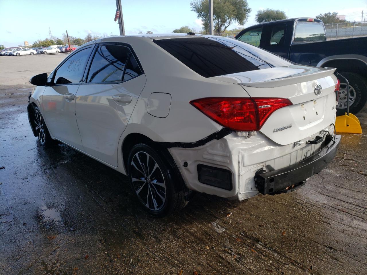 Photo 3 from auction – 2018 TOYOTA COROLLA L with VIN 5YFBURHE3JP758889
