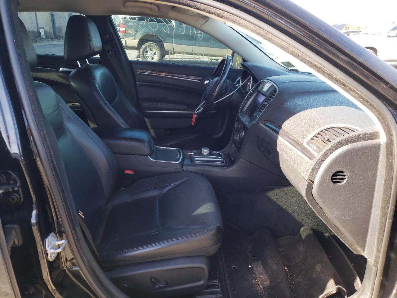 Photo 5 from auction – 2015 CHRYSLER 300 LIMITE with VIN 2C3CCAAG5FH828835