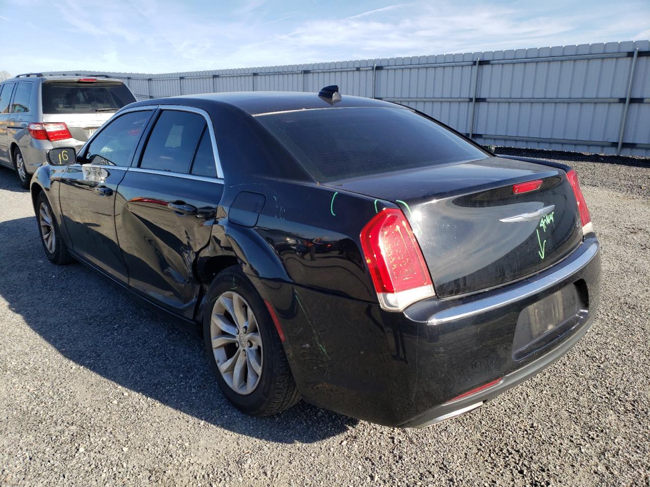 Photo 3 from auction – 2015 CHRYSLER 300 LIMITE with VIN 2C3CCAAG5FH828835
