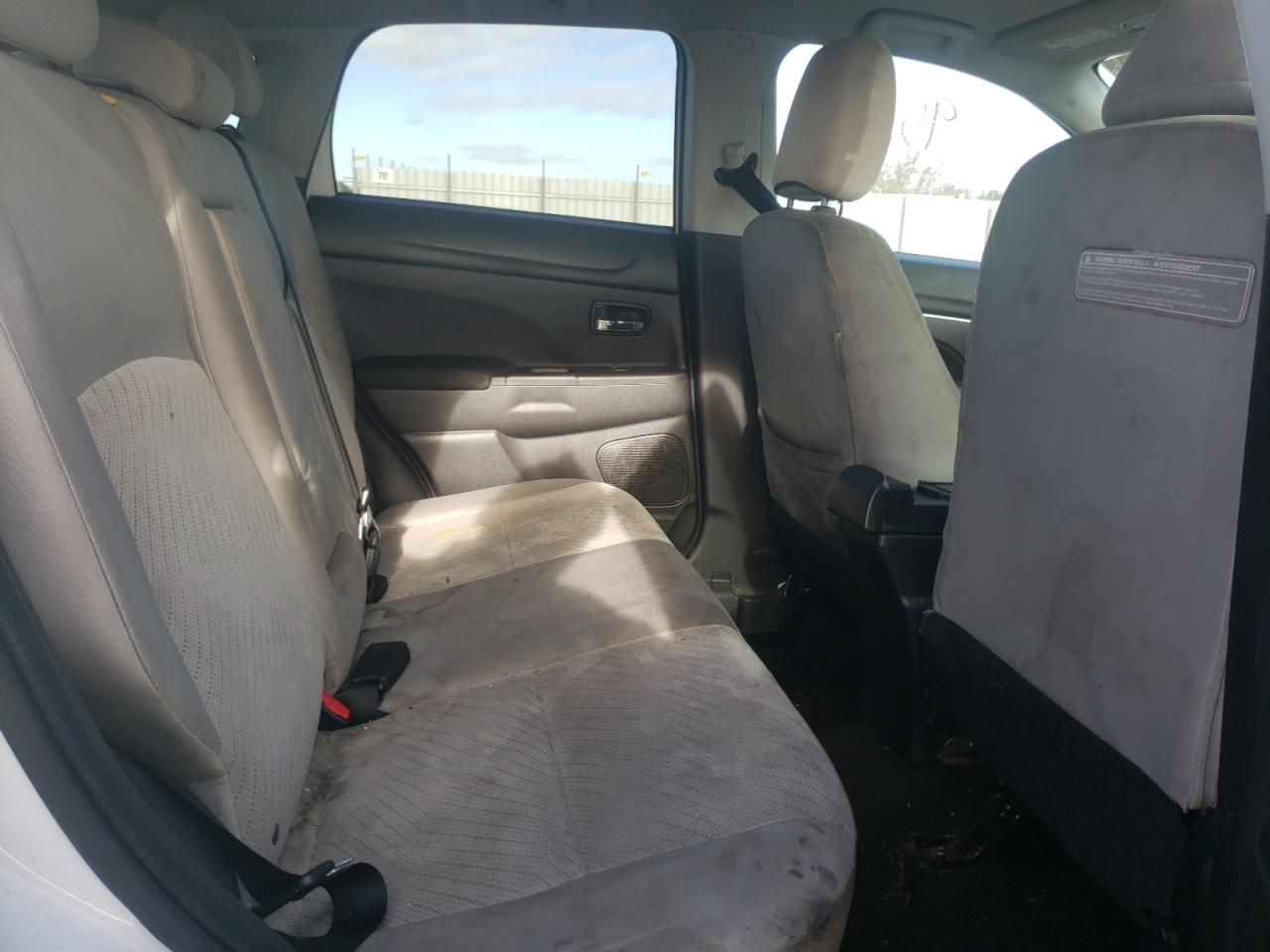 Photo 6 from auction – 2015 MITSUBISHI OUTLANDER with VIN 4A4AP4AW1FE037704