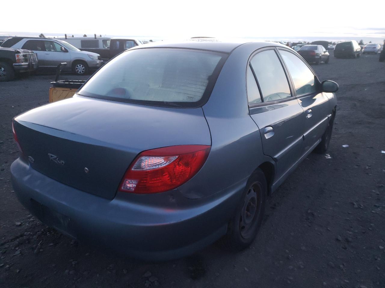 Photo 4 from auction – 2002 KIA RIO with VIN KNADC123626163285