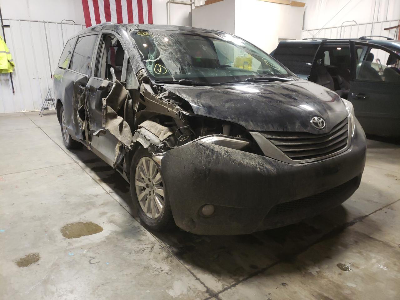 Photo 1 from auction – 2015 TOYOTA SIENNA XLE with VIN 5TDDK3DC0FS124227