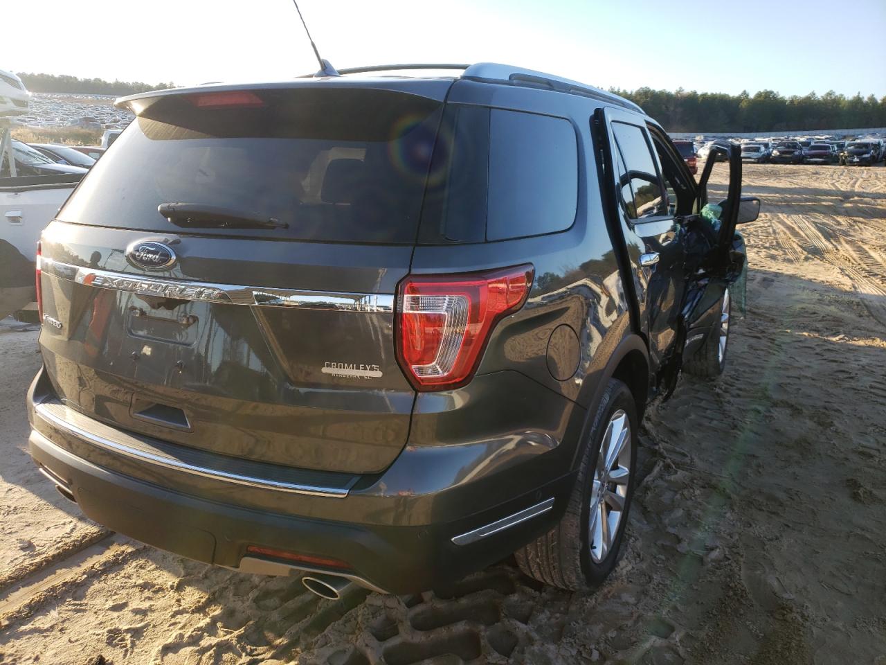 Photo 4 from auction – 2019 FORD EXPLORER L with VIN 1FM5K7F83KGA03602