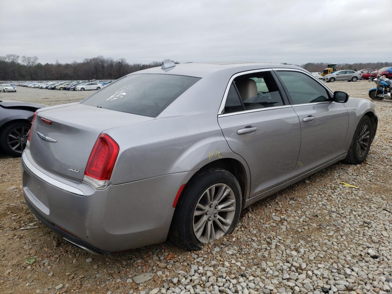 Photo 4 from auction – 2017 CHRYSLER 300 LIMITE with VIN 2C3CCAAGXHH570413
