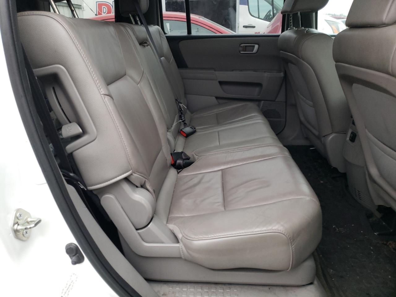 Photo 6 from auction – 2014 HONDA PILOT EXL with VIN 5FNYF3H58EB027698