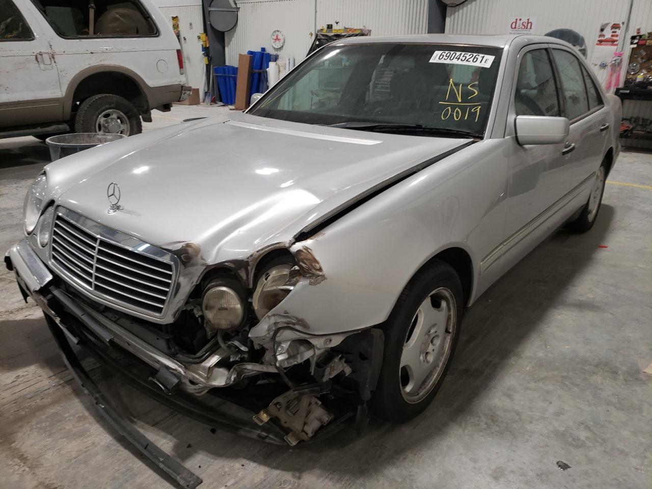 Photo 2 from auction – 1997 MERCEDES-BENZ E 420 with VIN WDBJF72F7VA330019
