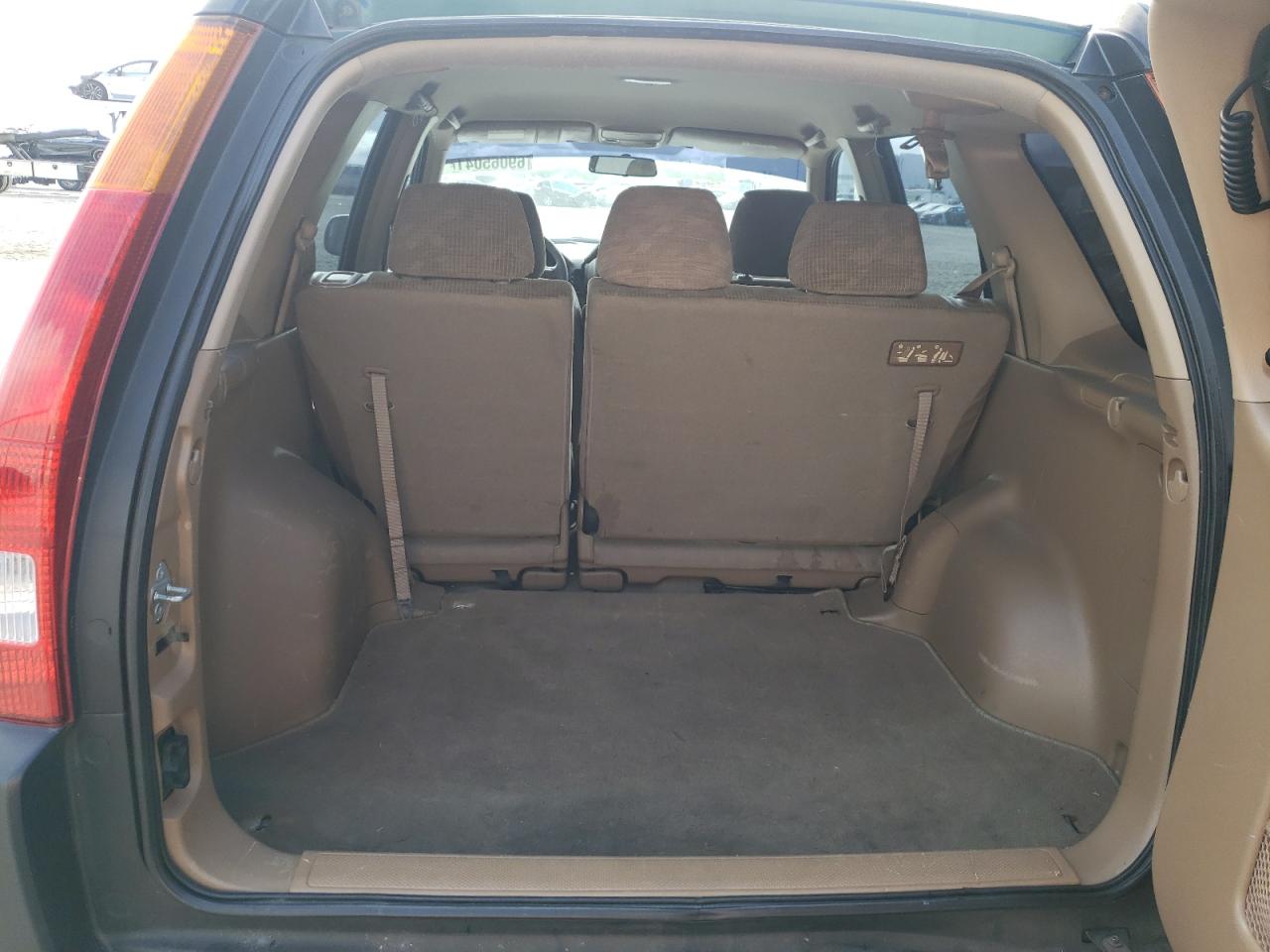 Photo 9 from auction – 2004 HONDA CR-V LX with VIN SHSRD68404U203511