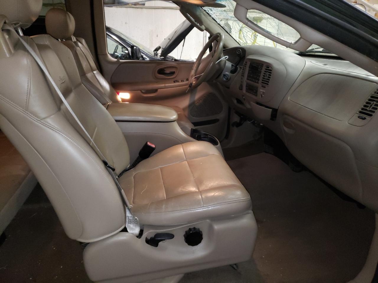 Photo 5 from auction – 2002 FORD F150 with VIN 1FTRX18L02NB47786