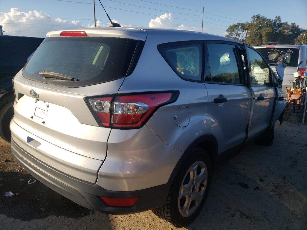 Photo 4 from auction – 2018 FORD ESCAPE S with VIN 1FMCU0F72JUA27048