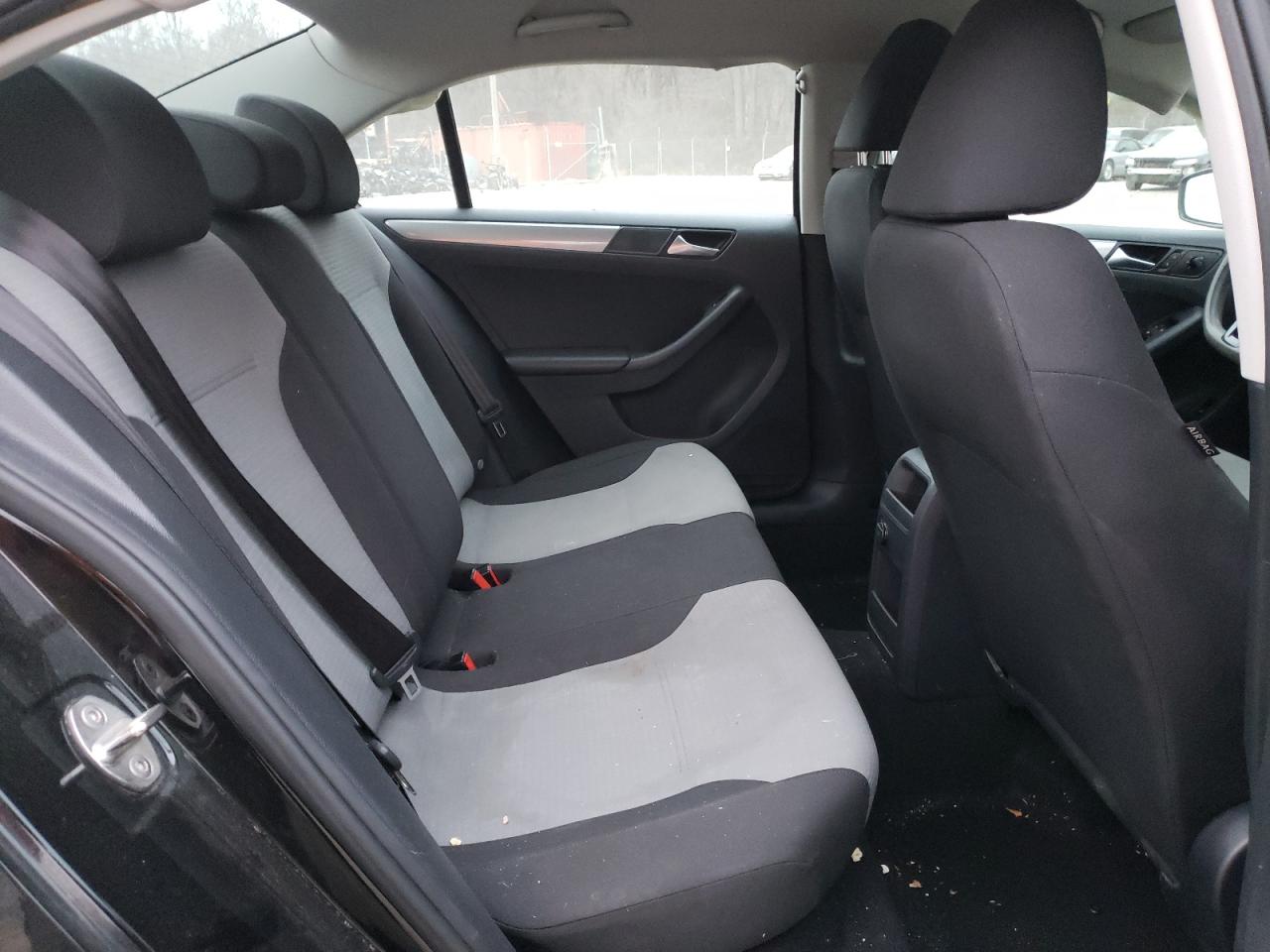 Photo 6 from auction – 2017 VOLKSWAGEN JETTA S with VIN 3VW2B7AJ5HM213017