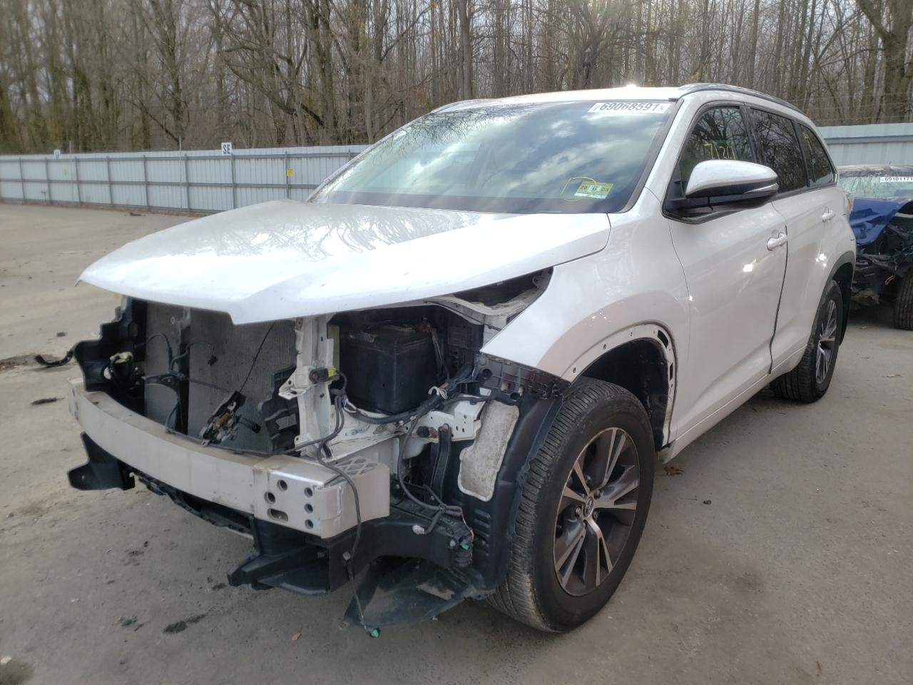 Photo 2 from auction – 2016 TOYOTA HIGHLANDER with VIN 5TDJKRFH2GS301005