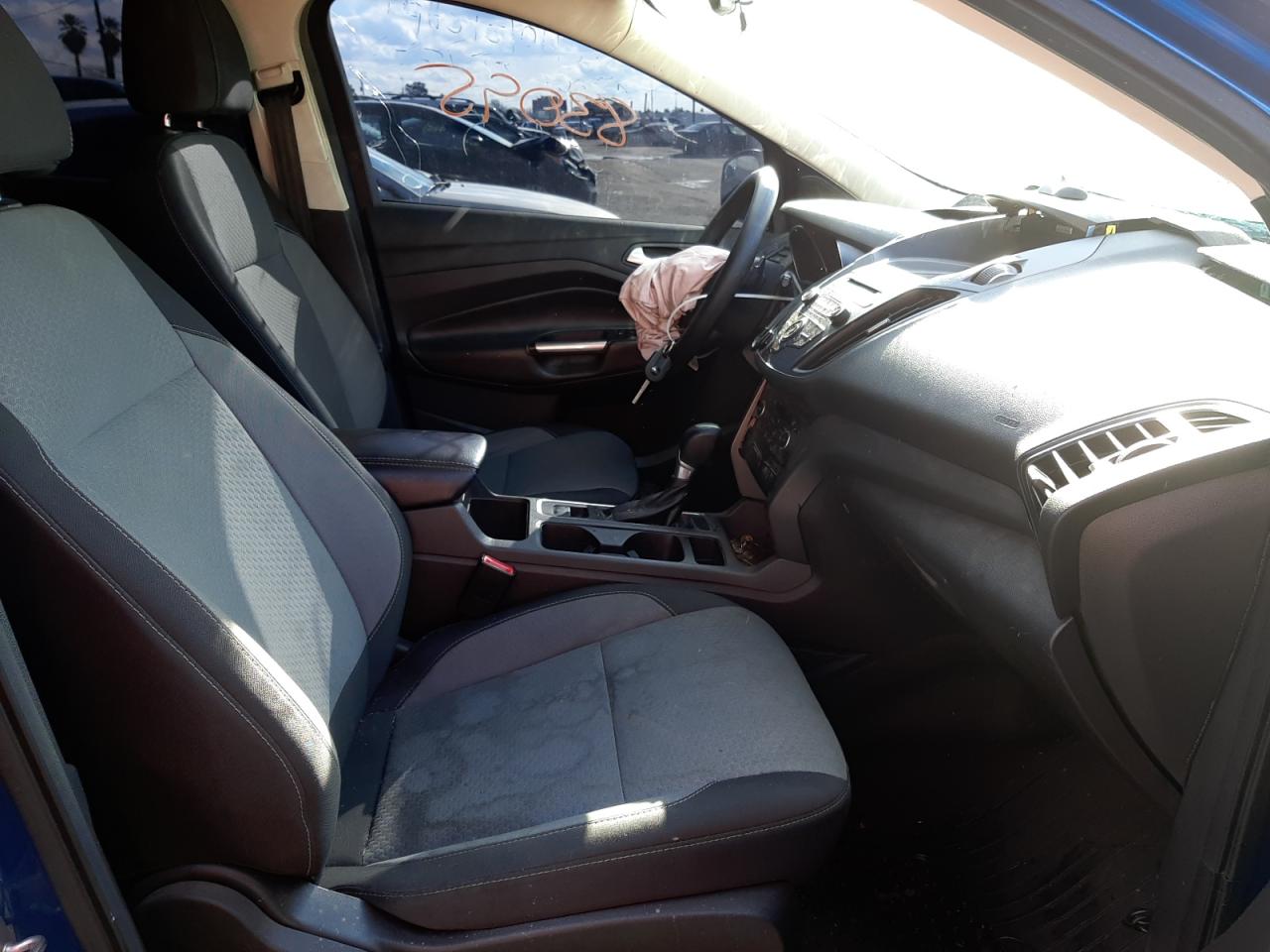 Photo 5 from auction – 2017 FORD ESCAPE SE with VIN 1FMCU9G97HUF09173