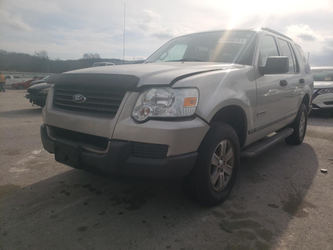 Photo 2 from auction – 2006 FORD EXPLORER X with VIN 1FMEU62E16UA82582