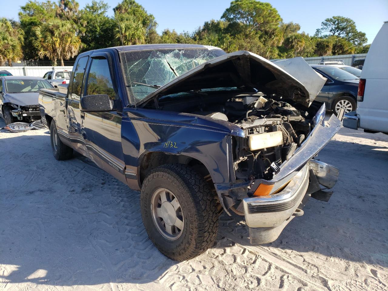 GMC SIERRA C15 1998 with VIN 2GTEC19R2W1520332 - Photo from auction