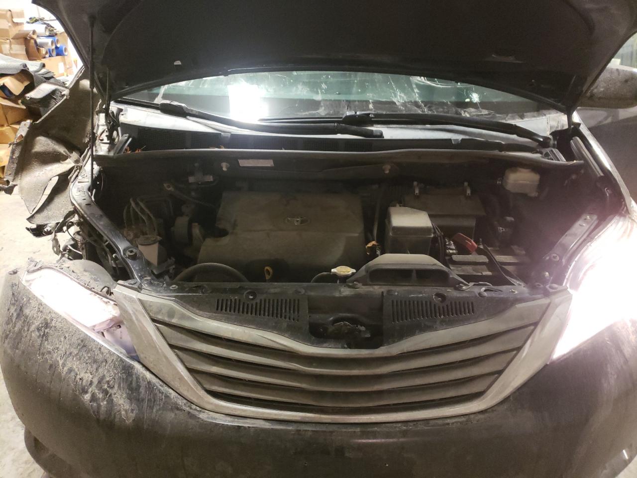 Photo 7 from auction – 2015 TOYOTA SIENNA XLE with VIN 5TDDK3DC0FS124227
