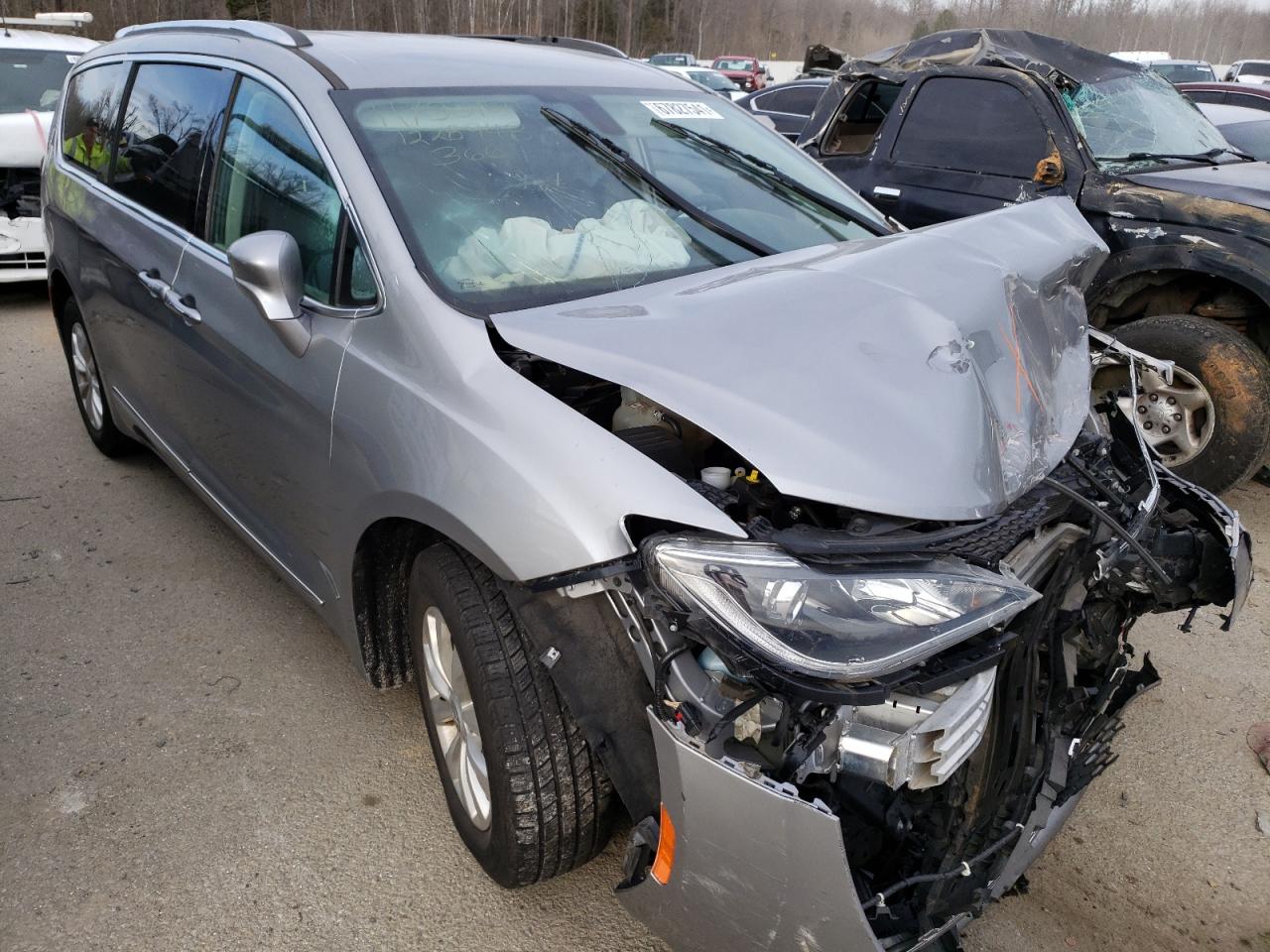 CHRYSLER PACIFICA T 2018 with VIN 2C4RC1BG8JR120098 - Photo from auction