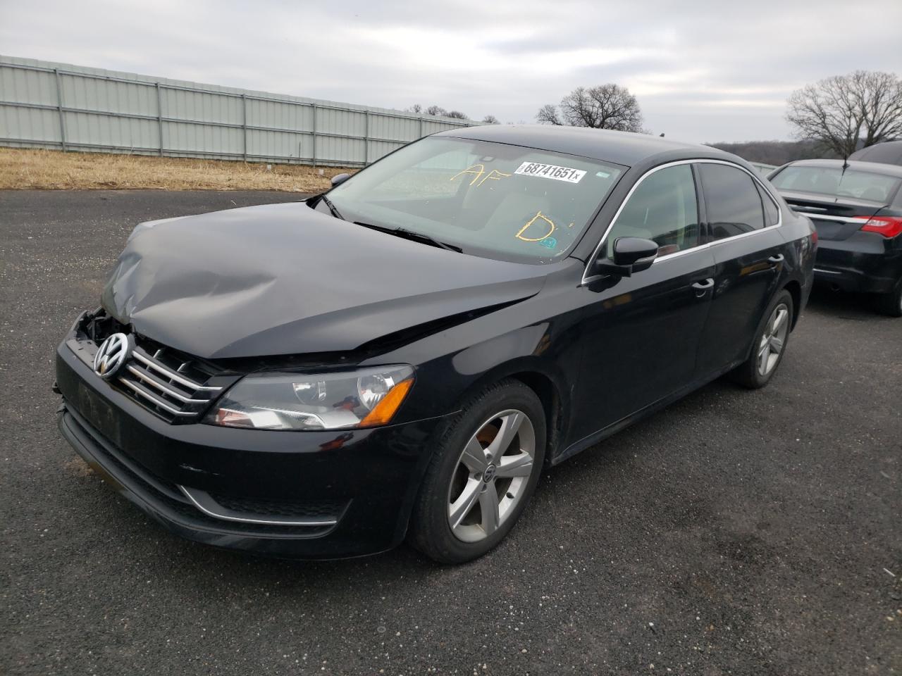 Photo 2 from auction – 2015 VOLKSWAGEN PASSAT SE with VIN 1VWBV7A31FC015932