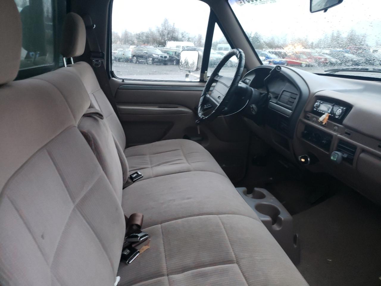 Photo 5 from auction – 1994 FORD F150 with VIN 1FTEF14H5RNB75855