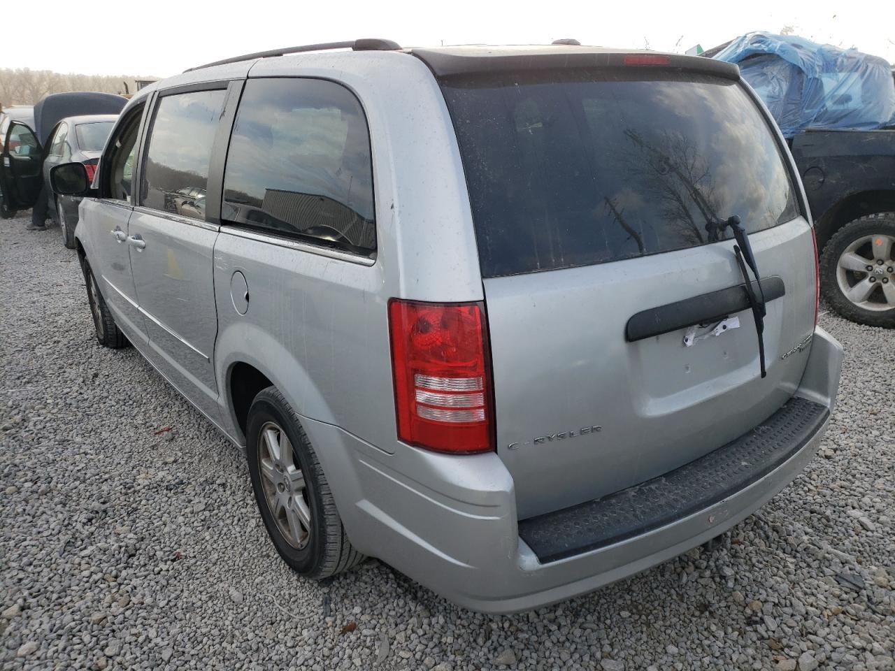 Photo 3 from auction – 2010 CHRYSLER TOWN & COU with VIN 2A4RR5D13AR306740