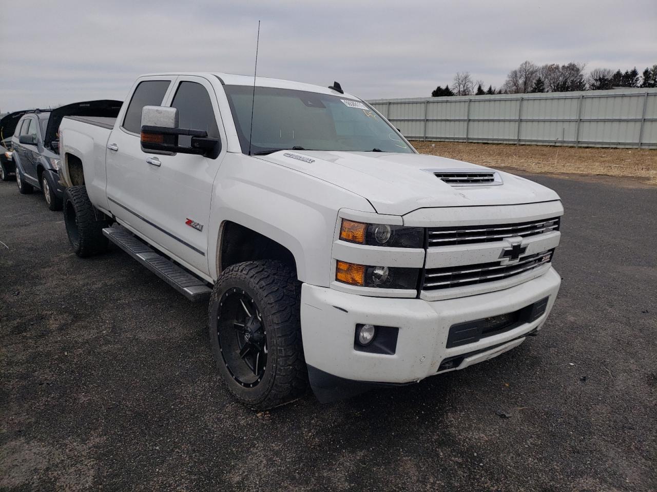 Photo 1 from auction – 2018 CHEVROLET SILVERADO with VIN 1GC1KWEY3JF105517