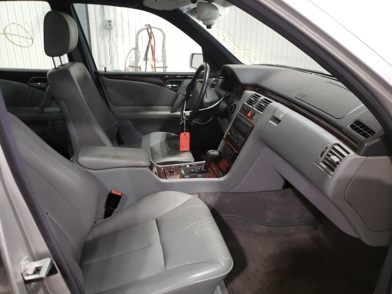 Photo 5 from auction – 1997 MERCEDES-BENZ E 420 with VIN WDBJF72F7VA330019