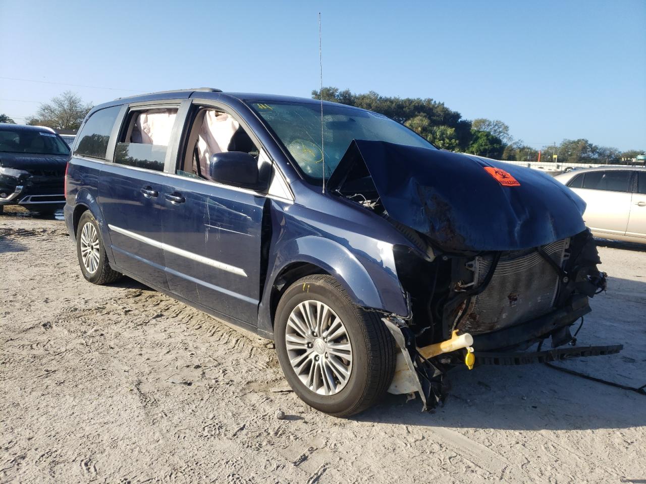 Photo 1 from auction – 2013 CHRYSLER TOWN & COU with VIN 2C4RC1CG5DR708107