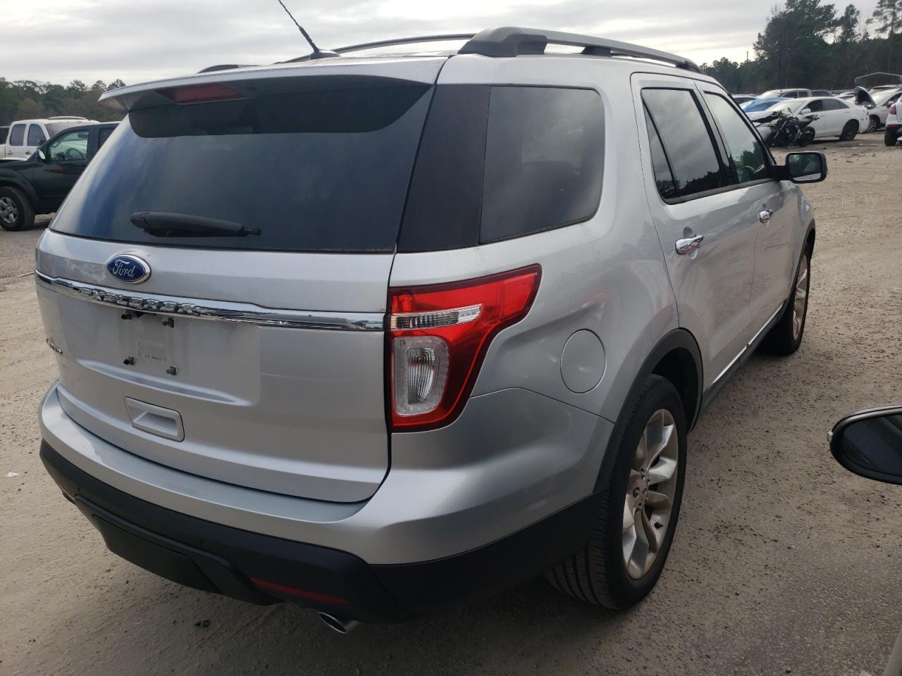 Photo 4 from auction – 2011 FORD EXPLORER L with VIN 1FMHK7F86BGA33612