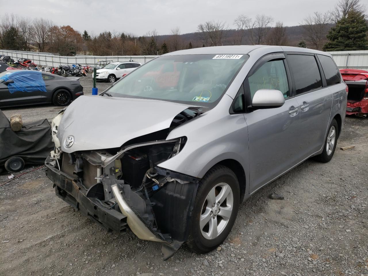 Photo 2 from auction – 2012 TOYOTA SIENNA BAS with VIN 5TDKA3DC2CS014401